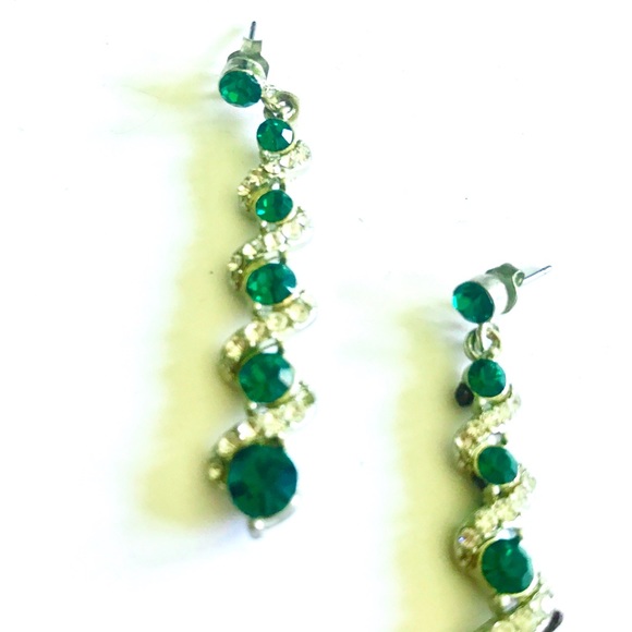 Green Drop Stone Earrings NWOT - Picture 3 of 3